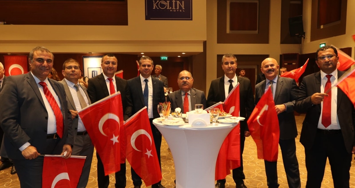 Kırmızı-beyaz balo