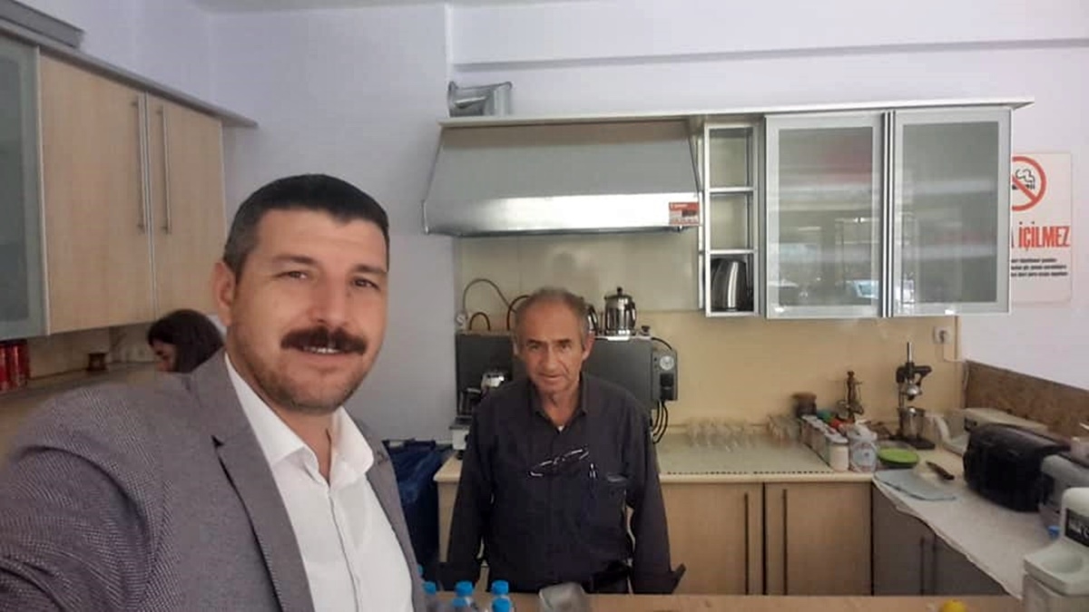 Kızoğlu mahalle esnafının yanında