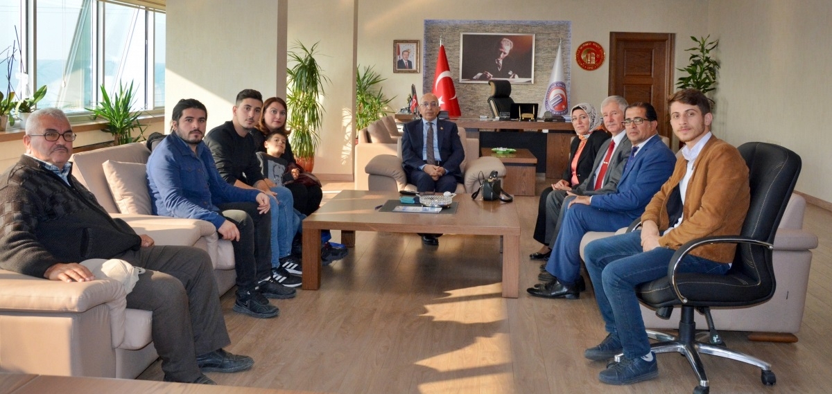 Şehit ailelerinden Rektör Murat'a ziyaret