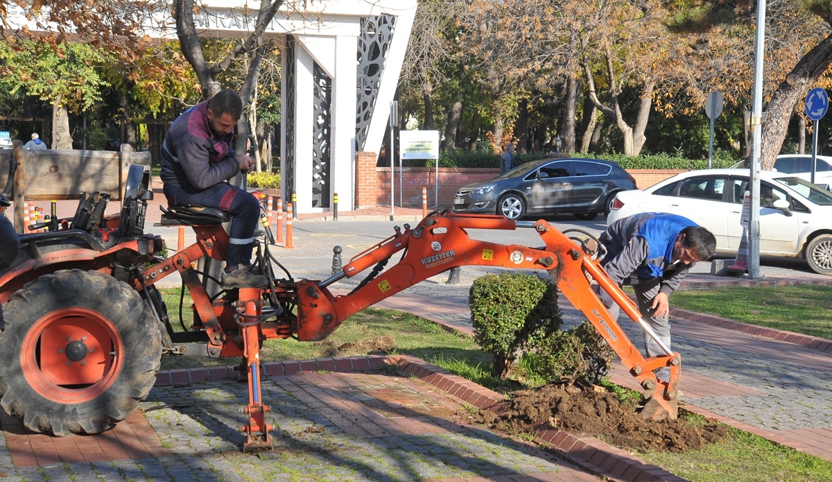 Muammer Aksoy Parkı yenileniyor