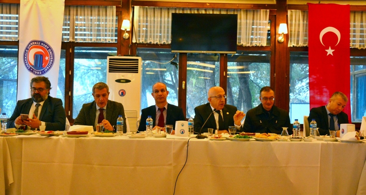 Rektör Murat başkanlarla bir arada