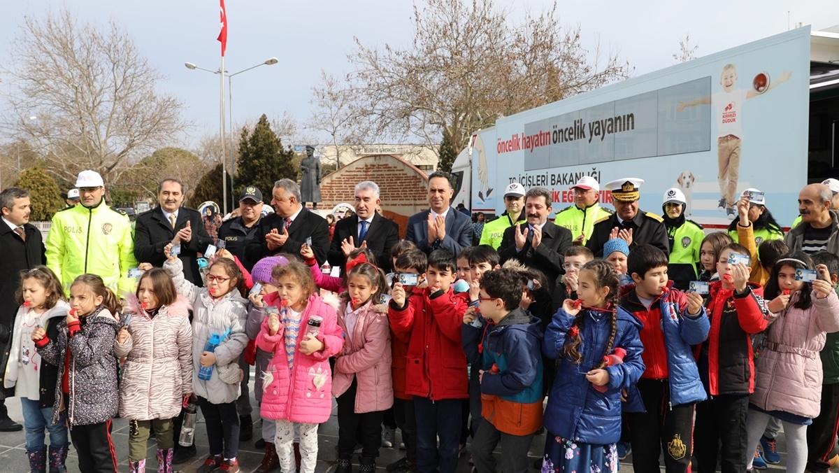 Miniklere mobil trafik eğitimi