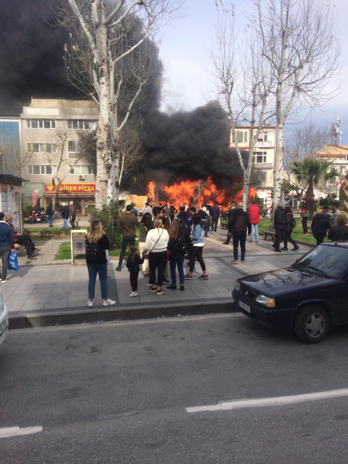 Meydanda yangın!