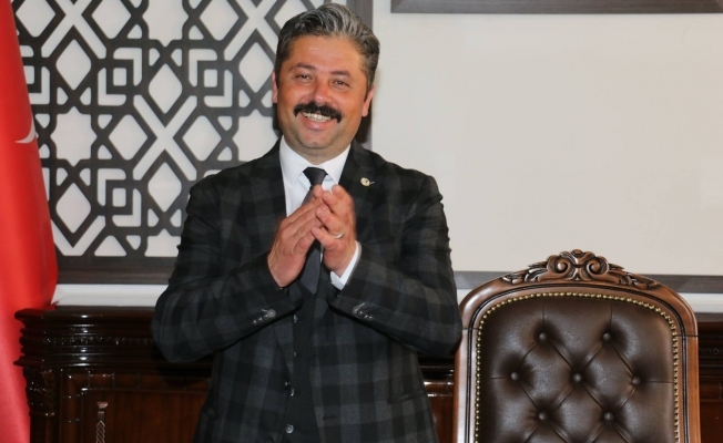 Bu tabela ilçe merkezi girişine konuldu