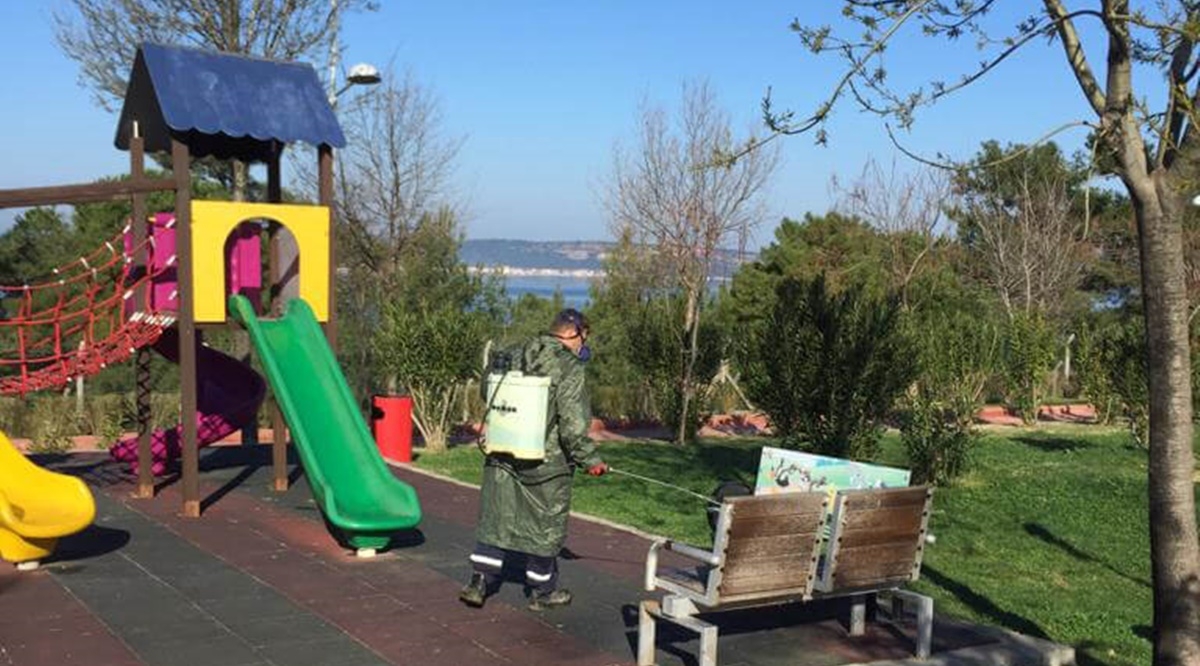 Parklar dezenfekte ediliyor