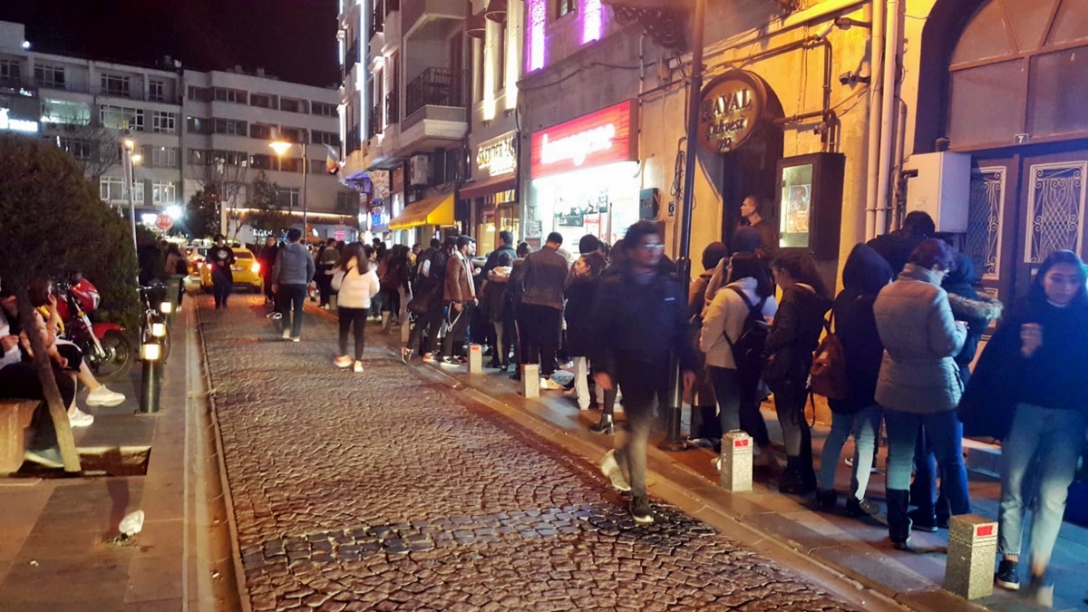 Otobüslerde yer kalmadı! (VİDEO)