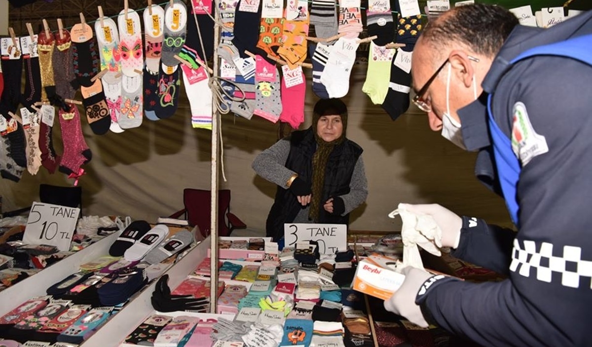 Maske ve eldiven dağıtımı yapıldı