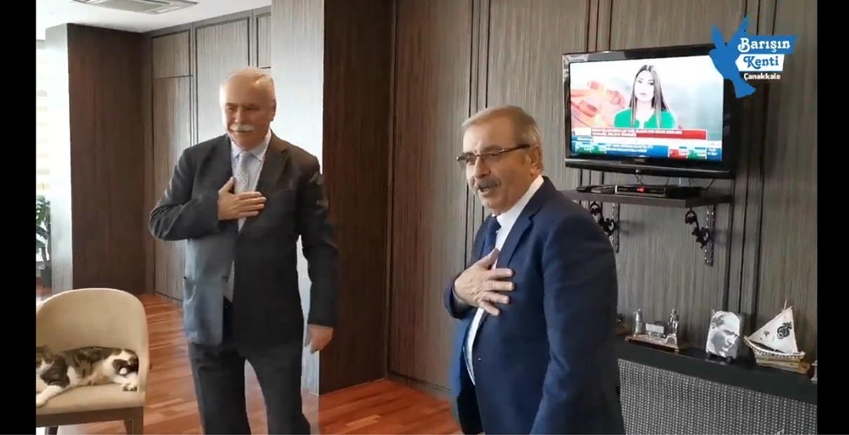 Başkan Gökhan'dan 'Reis usulü' karşılama! (VİDEO)