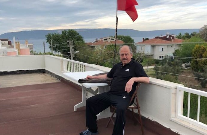 Günlerini Dardanos’ta geçiriyor