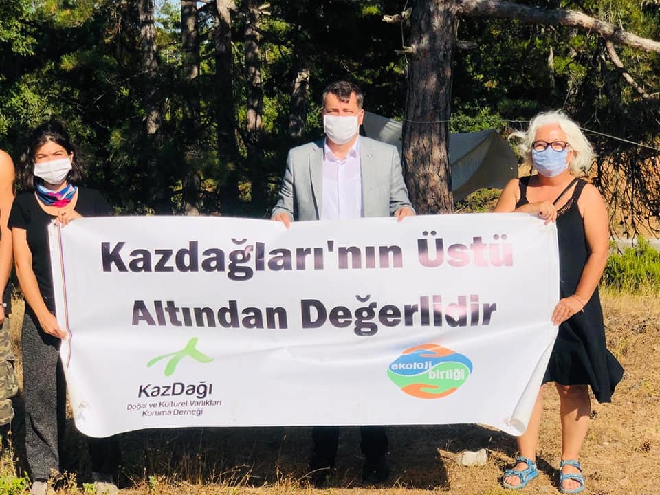 Yaşam savunucularını ziyaret etti