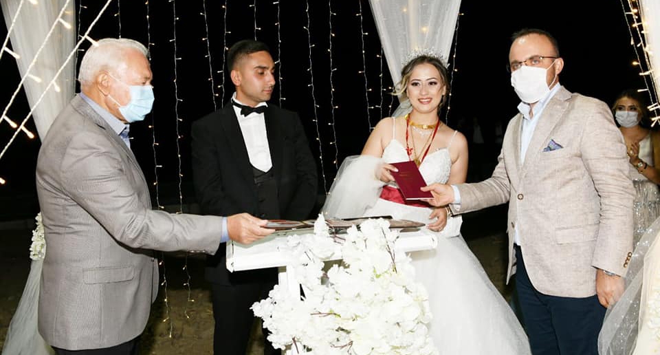 Düğünden düğüne gidiyor