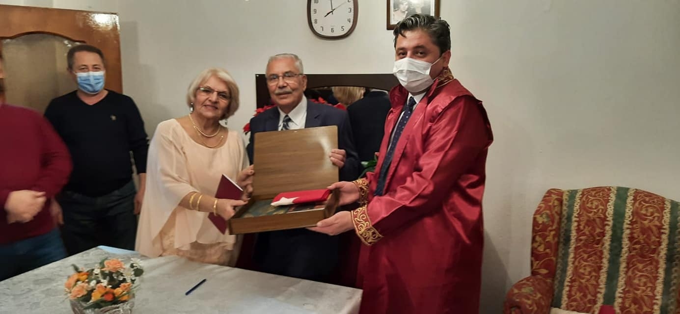 Mutluluklarına ortak oldu