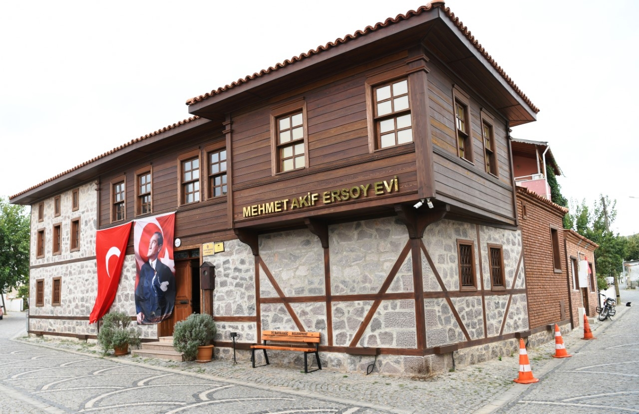 “Mehmet Akif Ersoy’un fikirleri istikamet çizmeye devam ediyor”