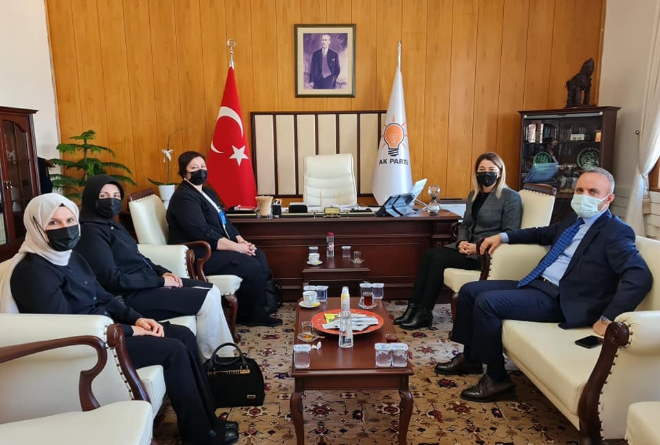 Yeni seçilen AK kadınlardan ziyaret
