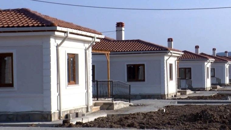 “Deprem konutları neden hala teslim edilmedi?”
