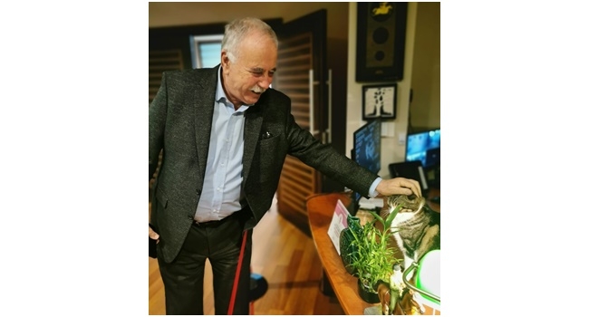 “Başkanımla sosyal mesafeli ilişkimiz var”