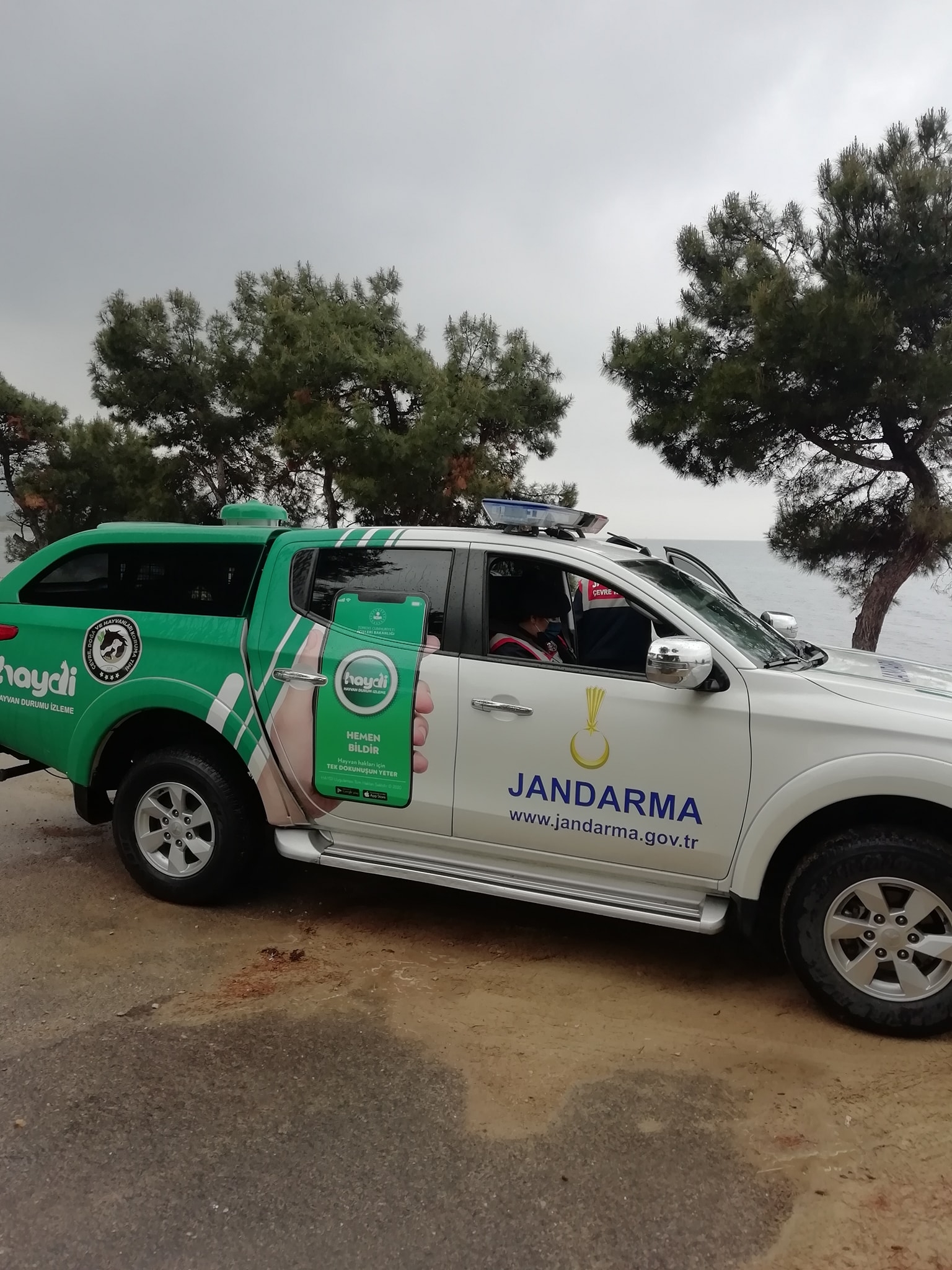 Jandarma can dostlarını besledi