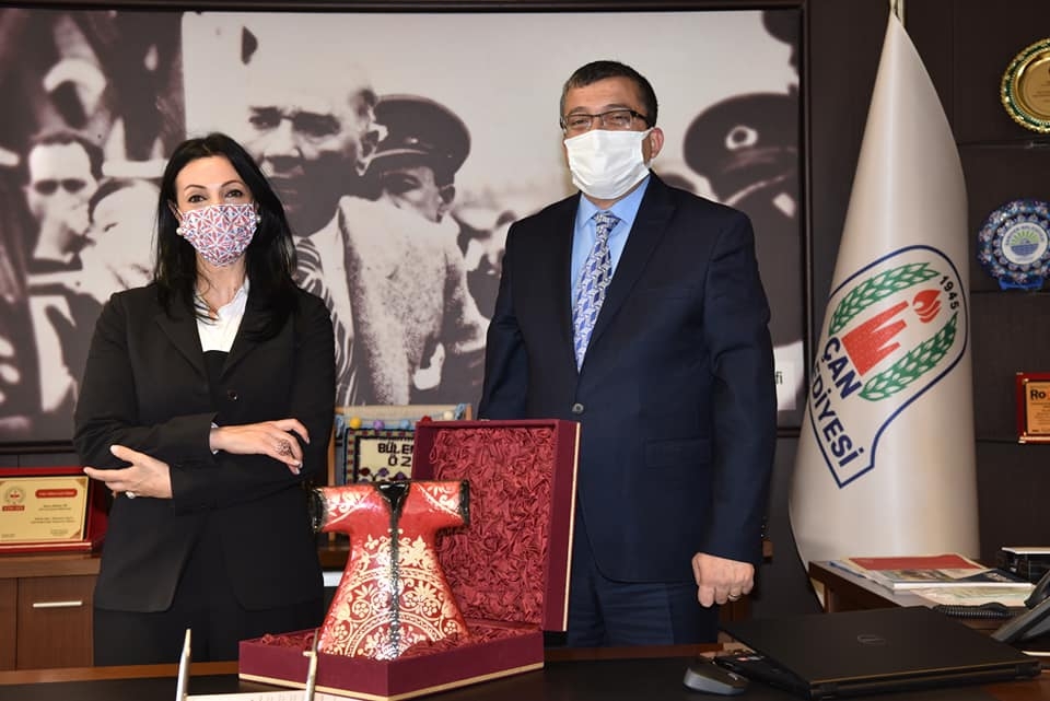 Seramik sanatçısını ağırladı
