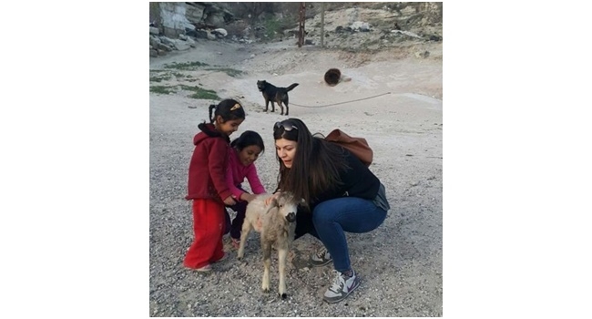 Çocukların bayramını kutladı