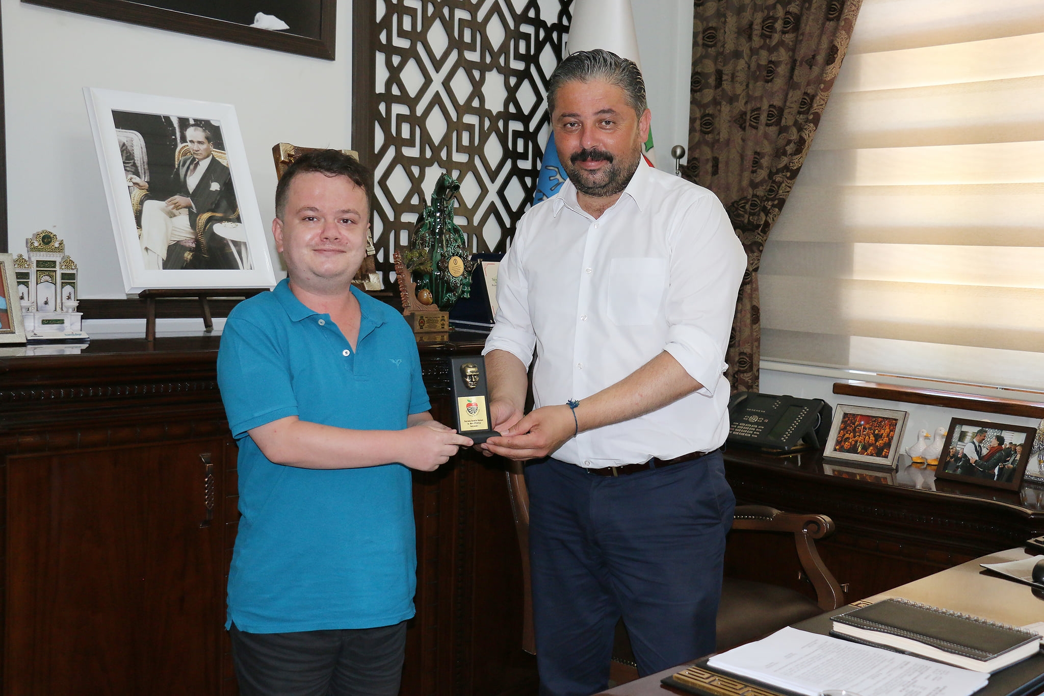 Gömeç’ten gelen misafirini ağırladı