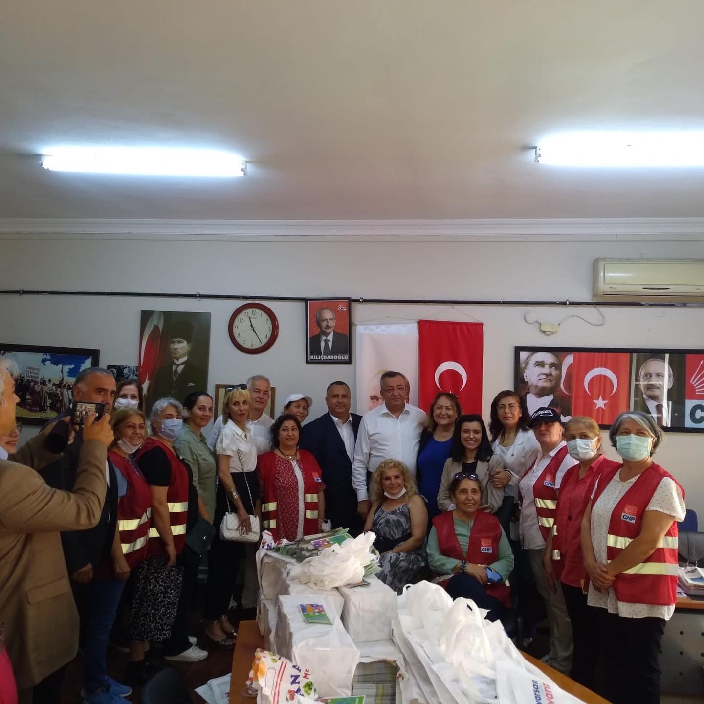 İstanbul seçimlerinin yıl dönümünü kutladılar