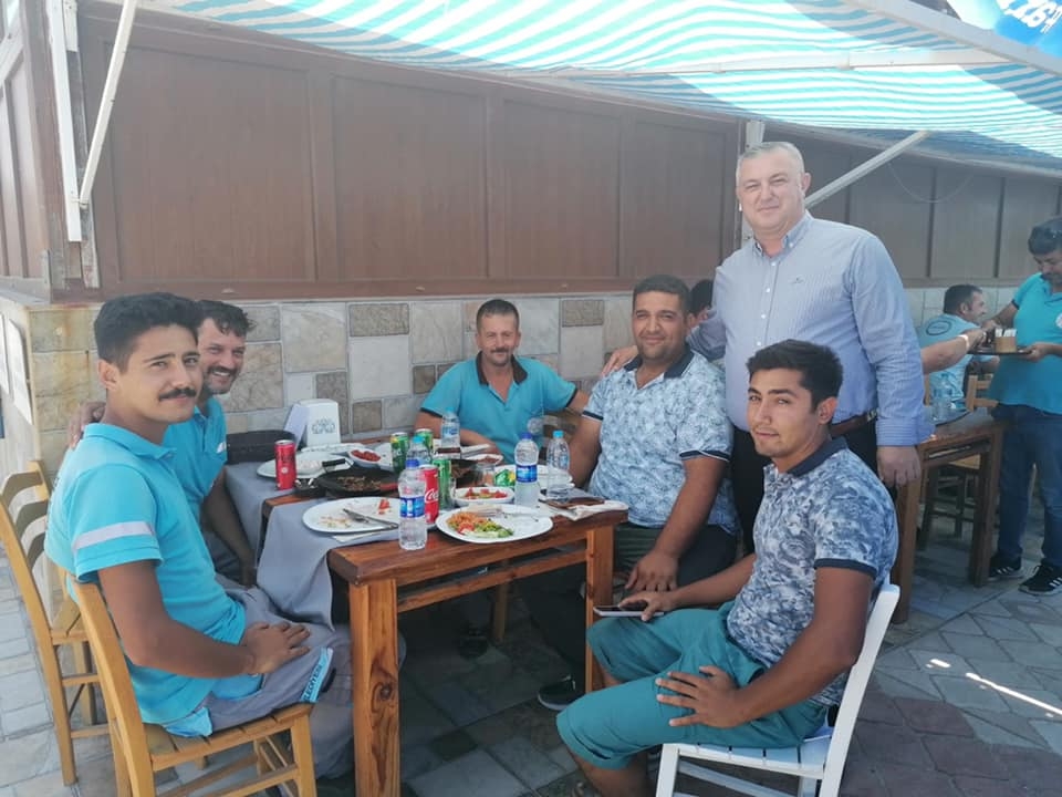 Personeliyle öğle yemeğinde buluştu