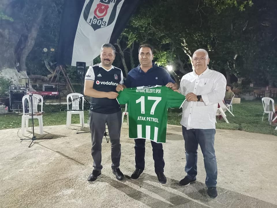 Şampiyonluk yemeğine katıldı