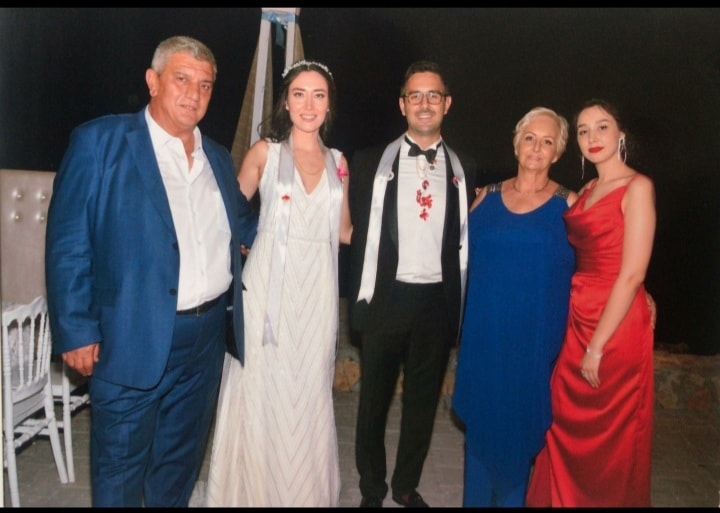 Dünya evine girdiler