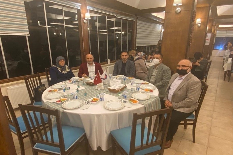 Mutluluklarına ortak oldu