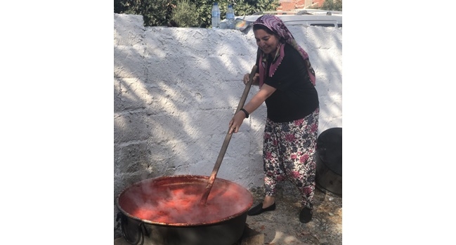 Şalvarını giydi, kazananın başına geçti