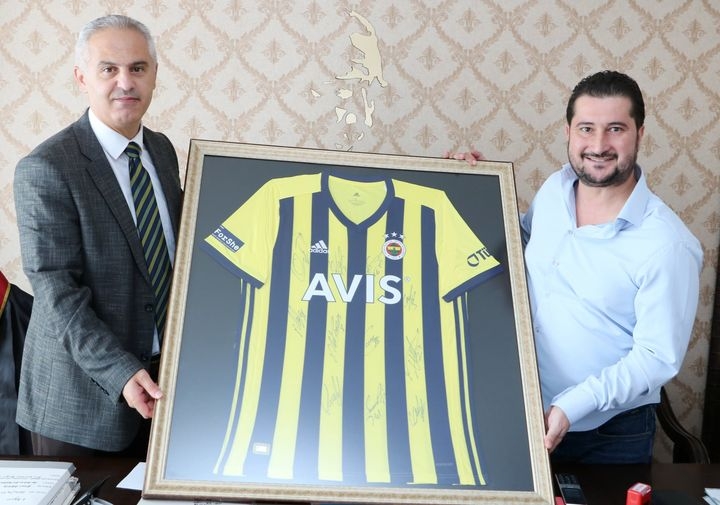 Fenerbahçe forması teslim edildi