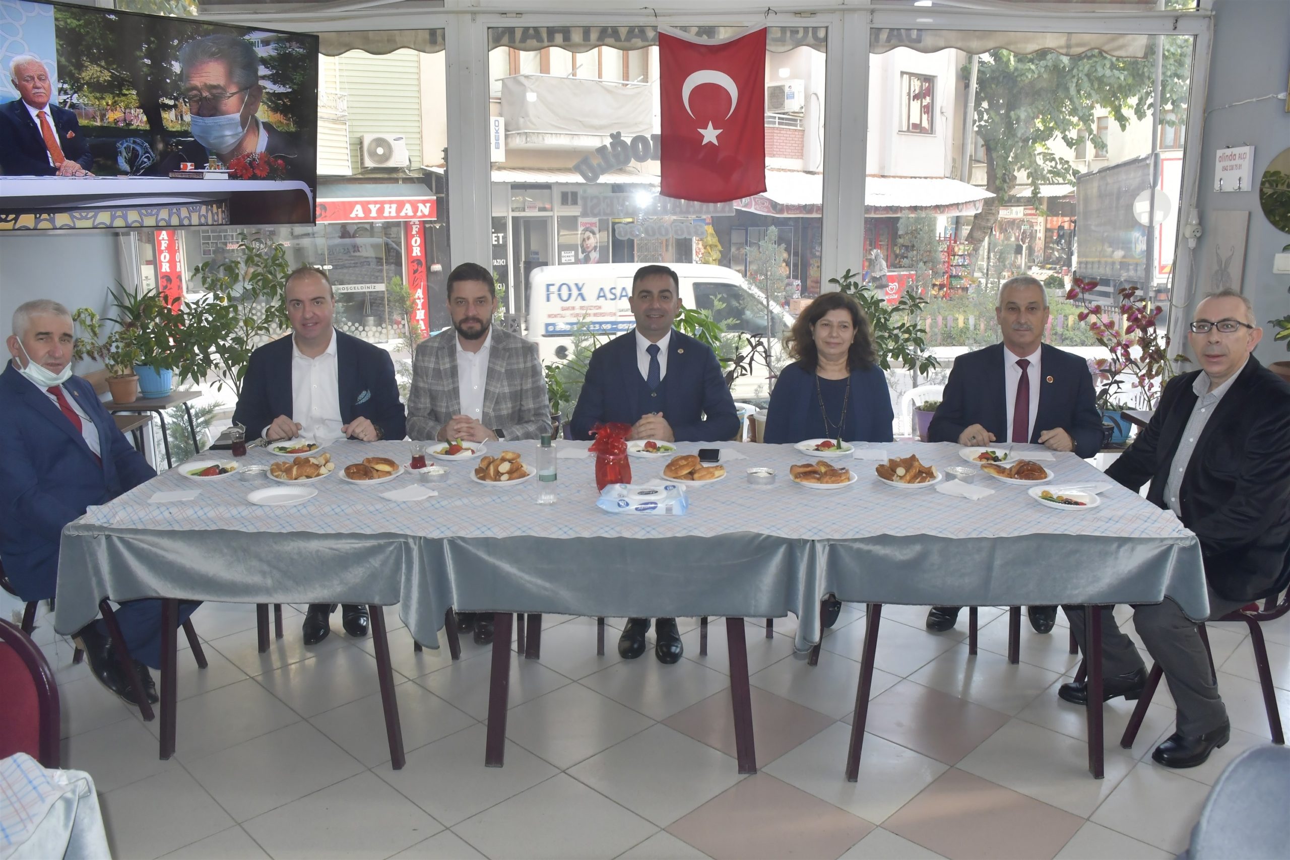 Gazikemal sakinleriyle kahvaltıda buluştu