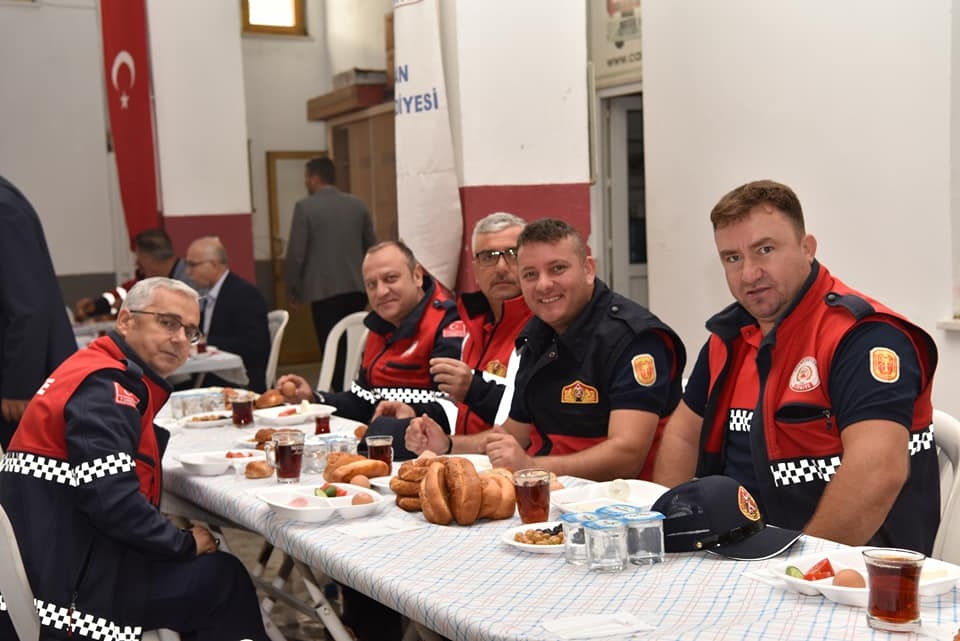 İtfaiyeciler ile kahvaltıda buluştu
