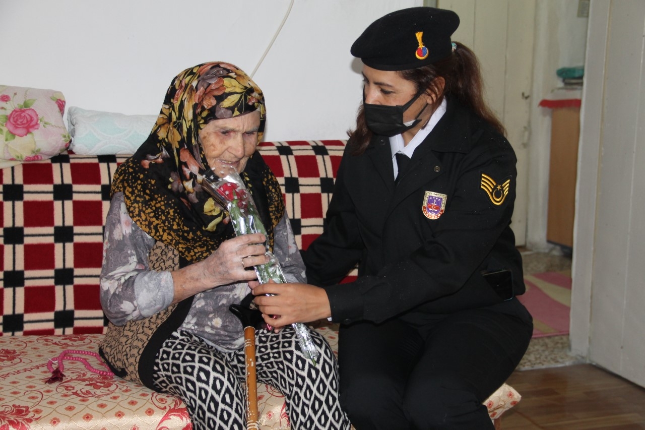 Jandarmadan yaşlı vatandaşlara ziyaret