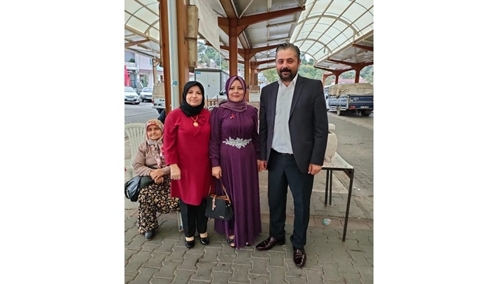 Kına cemiyetine katıldı