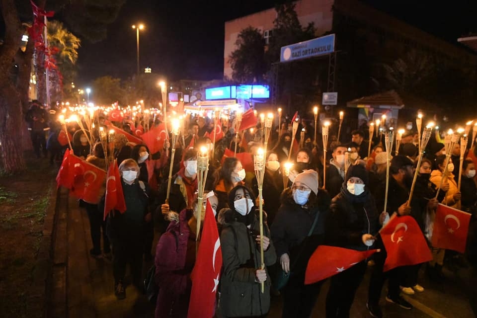 Çanakkale al bayrağa büründü