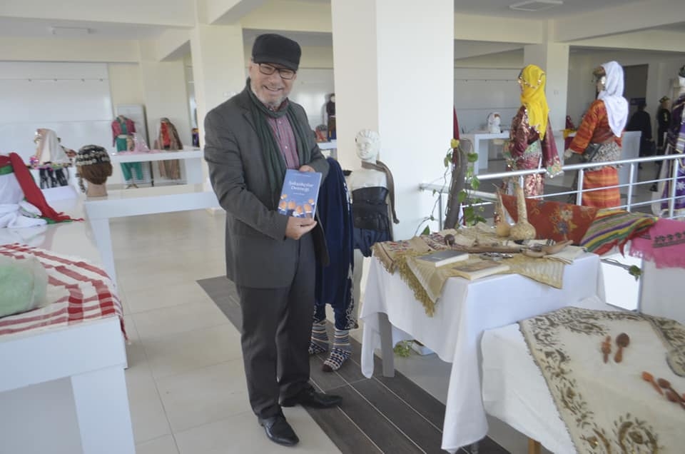 Sergiye Yörük giysileriyle katıldı