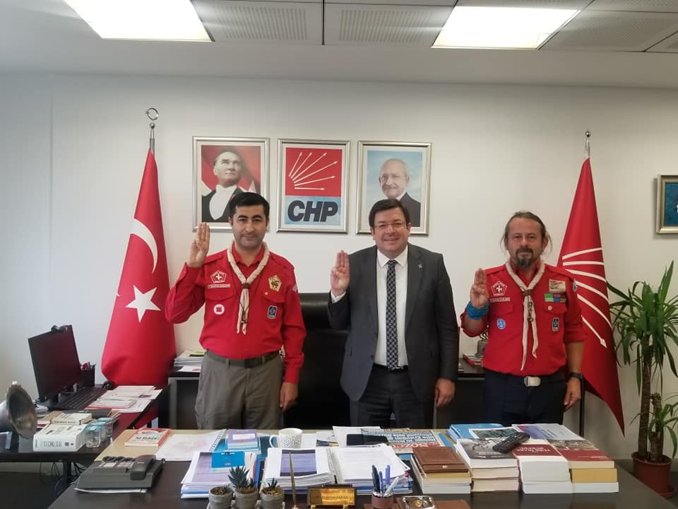 İzci selamı verdiler
