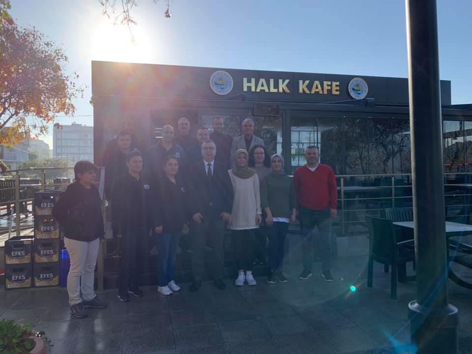 Halk Kafenin emekçileri ile kahvaltı etti