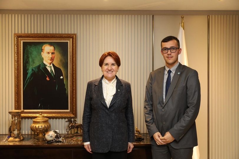 Akşener ile fotoğrafını paylaştı