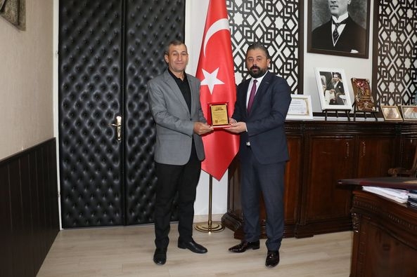 Plaketlerini Başkan’dan aldılar