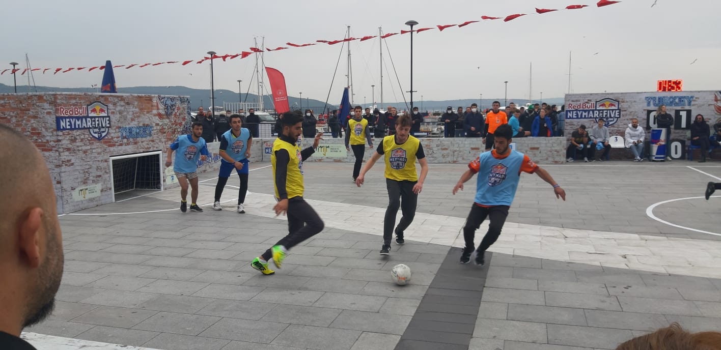 Kordon'da dünyaca ünlü futbol turnuvası (videolu haber)