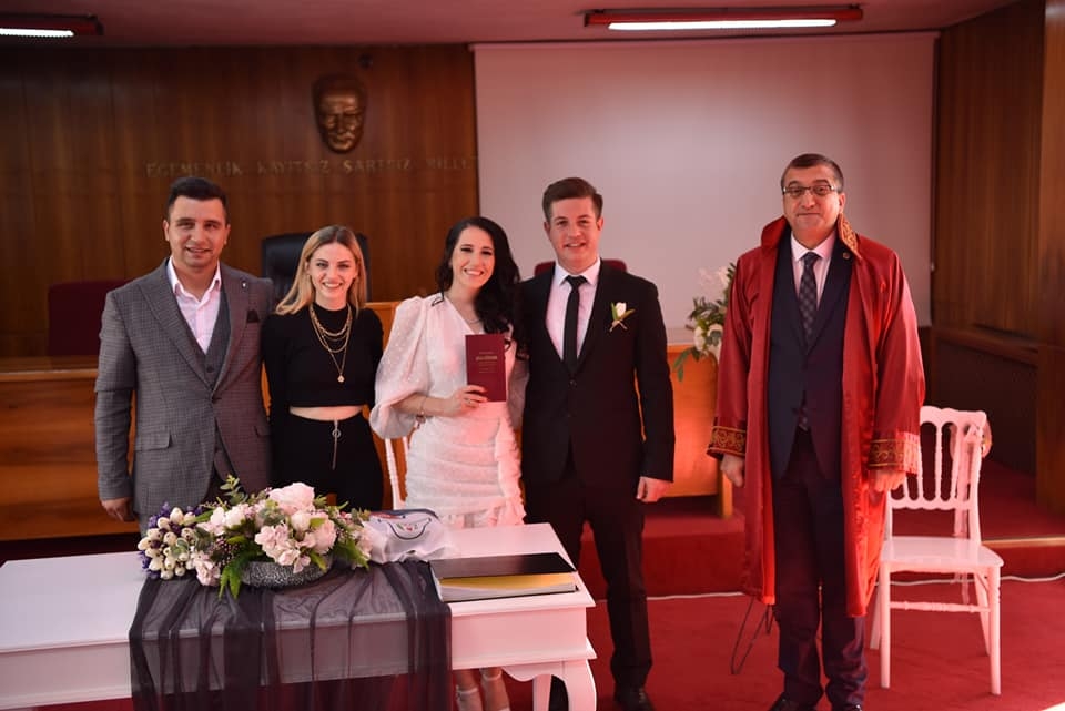 “Mutluluklar sizinle olsun”