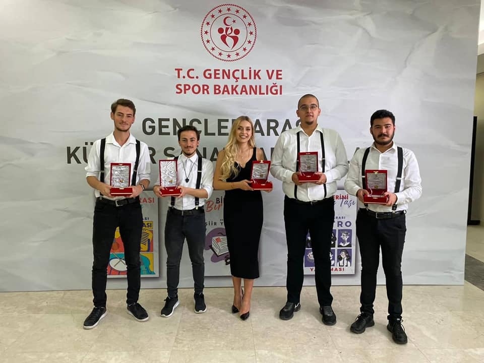 Çanakkaleli gençler ödül ile döndü