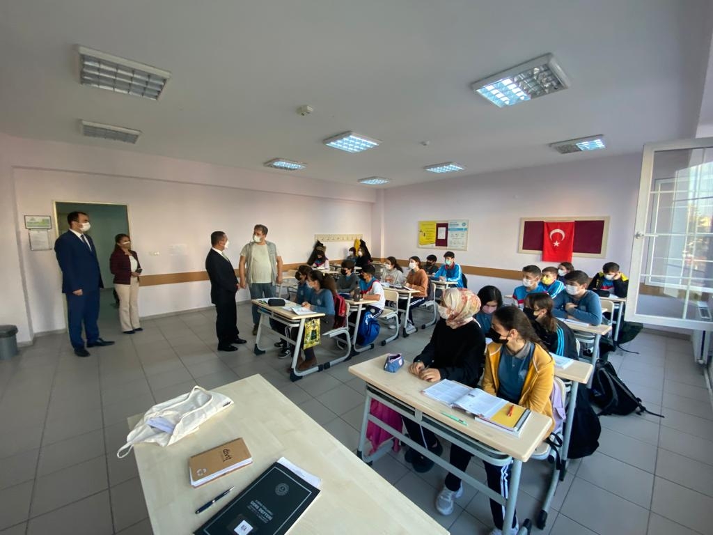 Vali Aktaş okul ziyaretlerini sürdürüyor