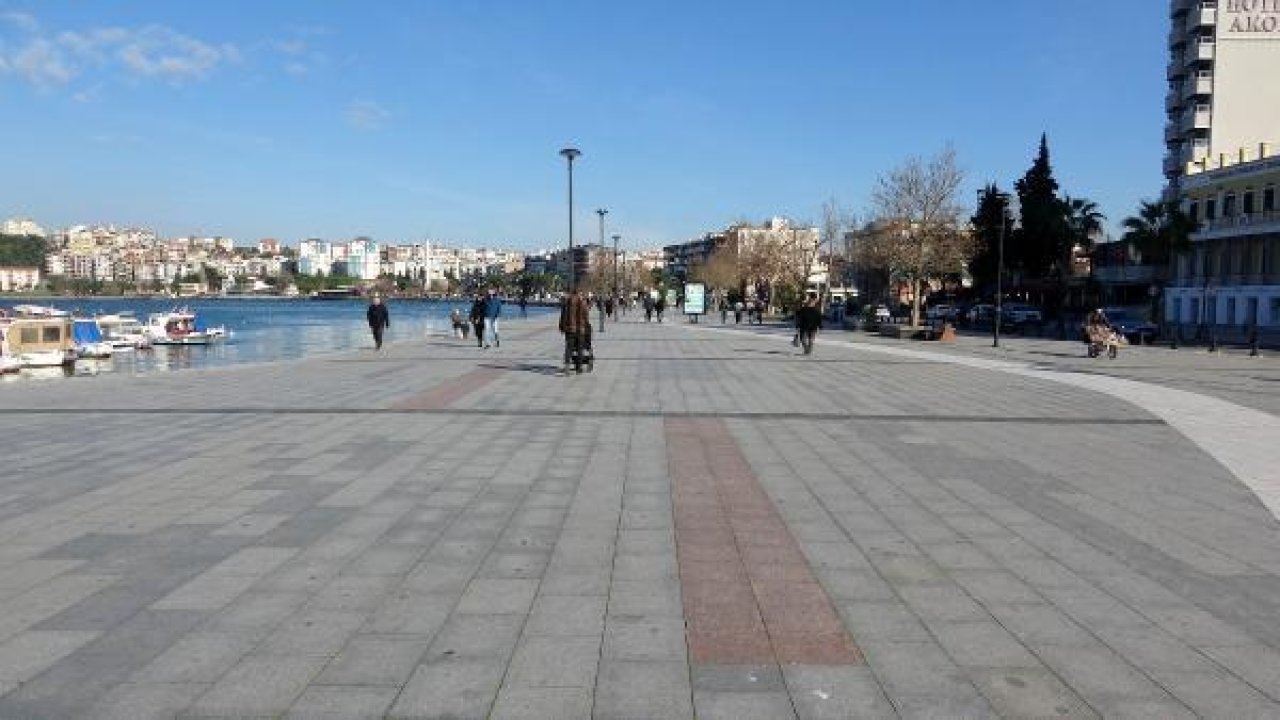Kordon’da yürürken motosiklet çarptı