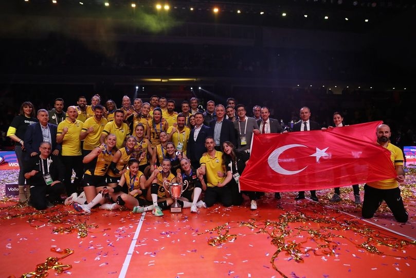 Dünya Şampiyonunu kutladı