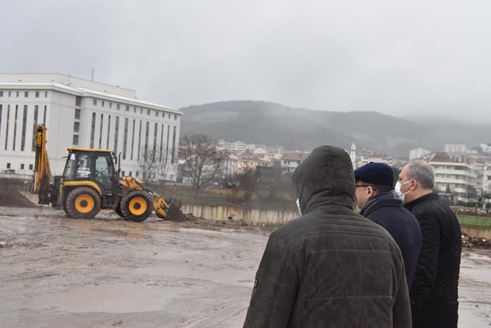 “Bölgeyi çamur ve tozdan kurtarıyoruz”