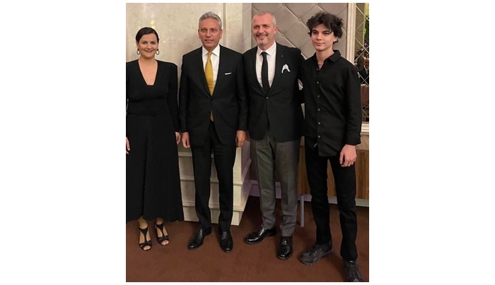 Bağlıkaya ile aile pozu