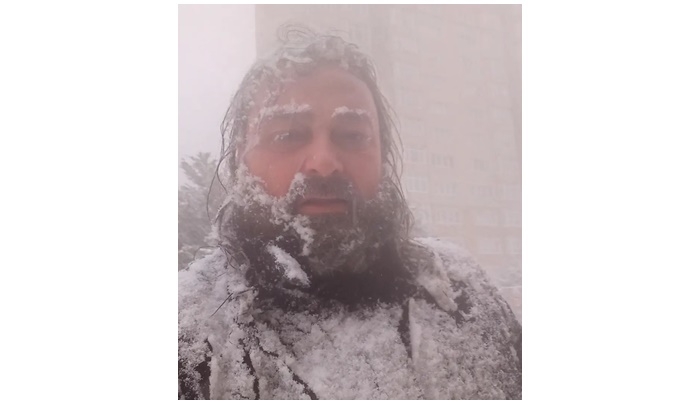 Yoğun karı özçekim ile anlattı